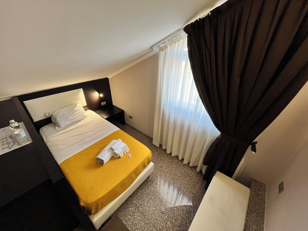 Economy Single Room