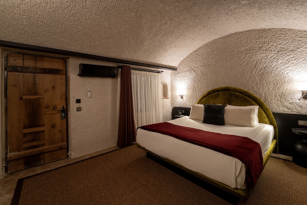 Suite, 1 King Bed photo 1