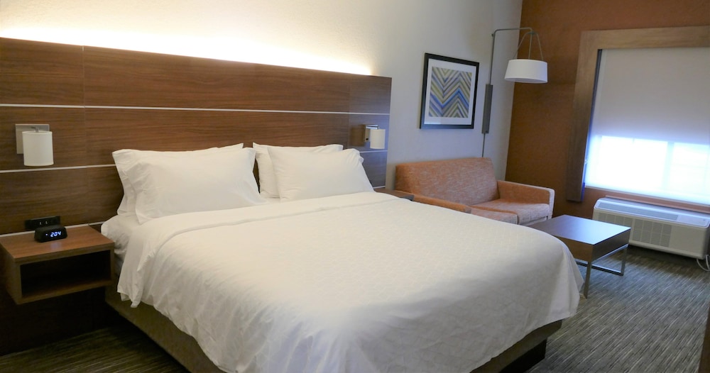 Standard Room, 1 King Bed - Photo 3
