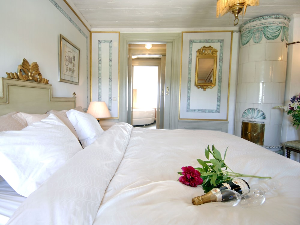 Luxury Suite, 1 Double Bed, Lake View photo 1