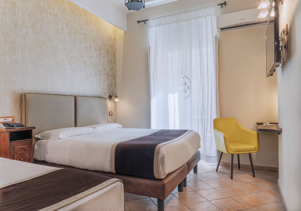 Standard Triple Room - Photo 12