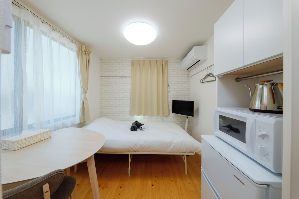 Accommodates one-person, Non Smoking photo 1