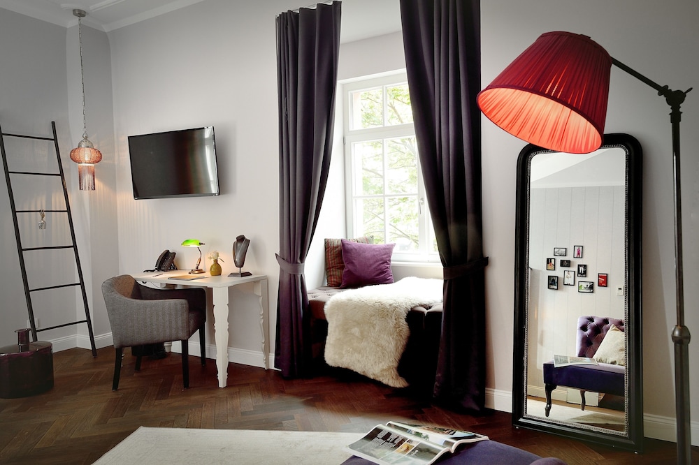 Large Room (Single Use)