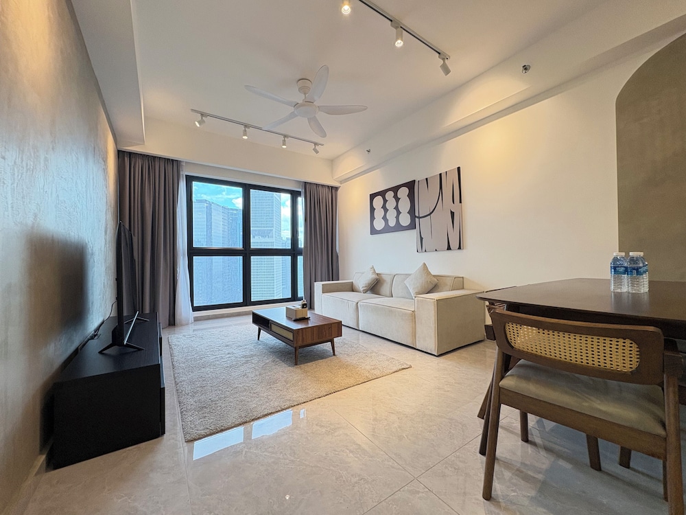 Luxury Apartment, 3 Bedrooms, Kitchen, City View