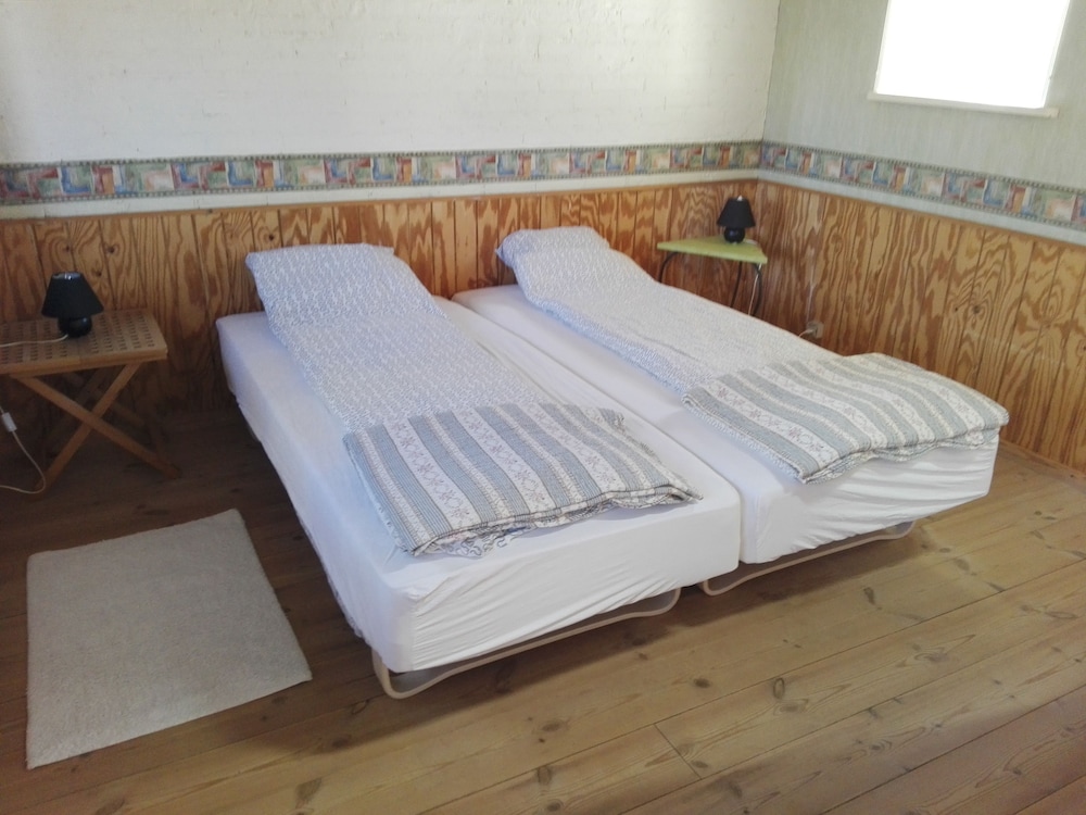 Family Room, Multiple Beds, Shared Bathroom photo 1