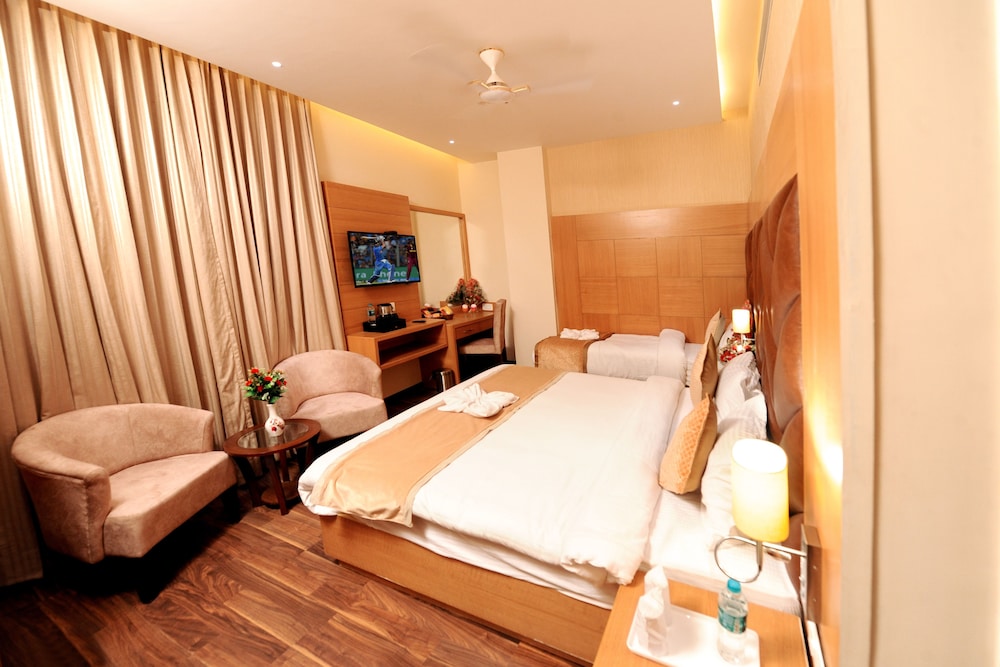 Premium Triple Room, Multiple Beds, City View - Photo 2