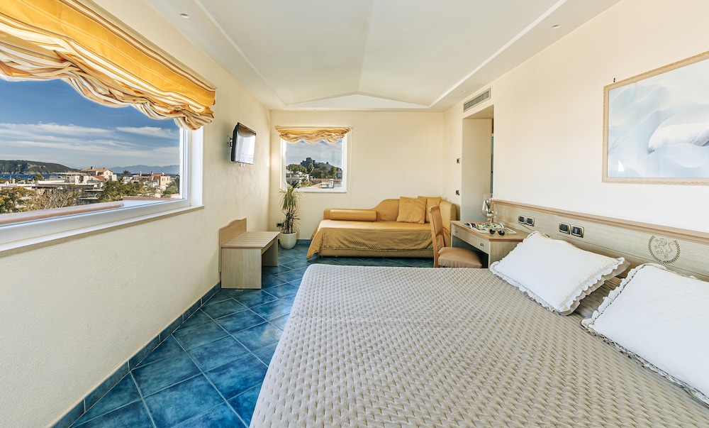 Suite - Photo 3