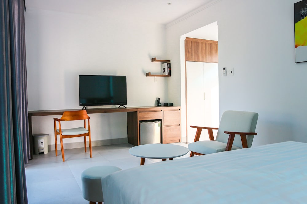 Deluxe Double Room, Bathtub, Garden View - Photo 5