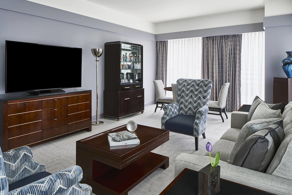 One Bedroom Executive Suite (Non Smoking)
