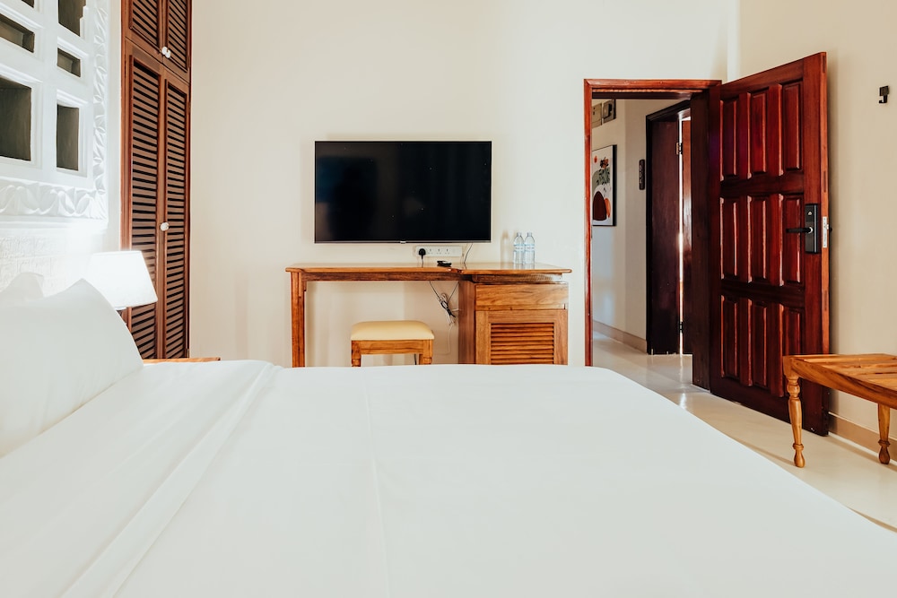 Deluxe Single Room, 1 King Bed, City View photo 3
