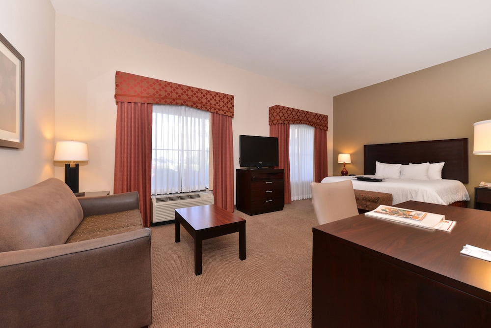 Suite, 1 King Bed, Non Smoking - Photo 2