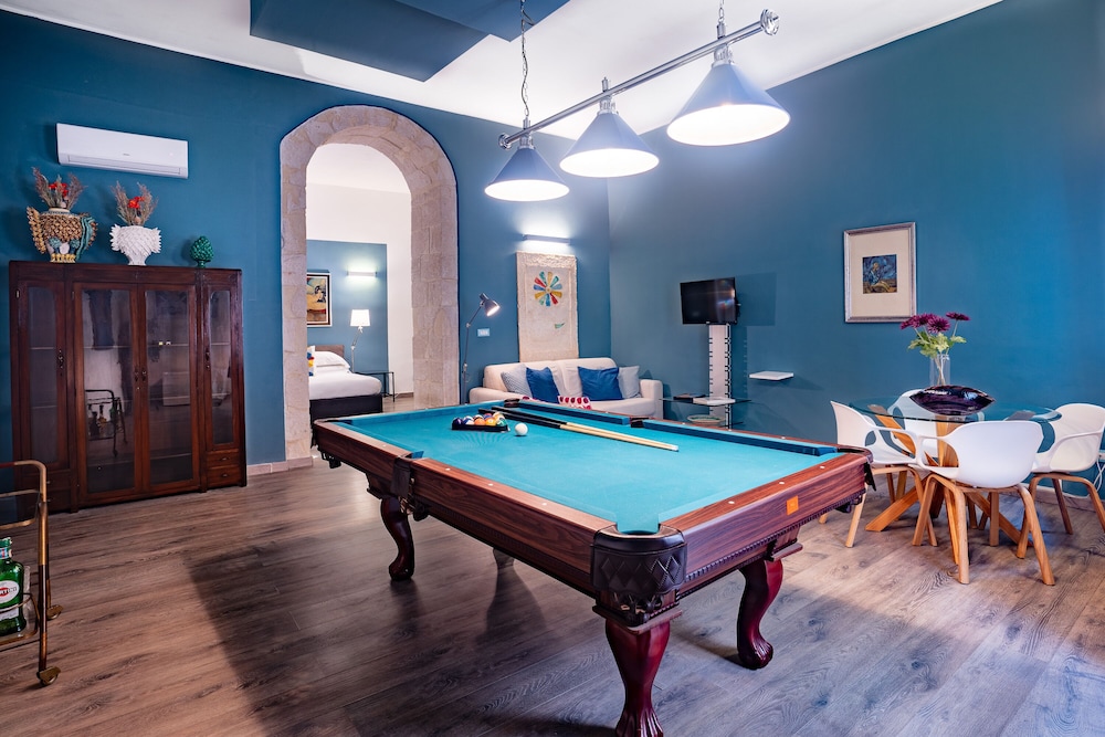 Suite Deluxe with Sauna, Yakuzi and Pool Table
