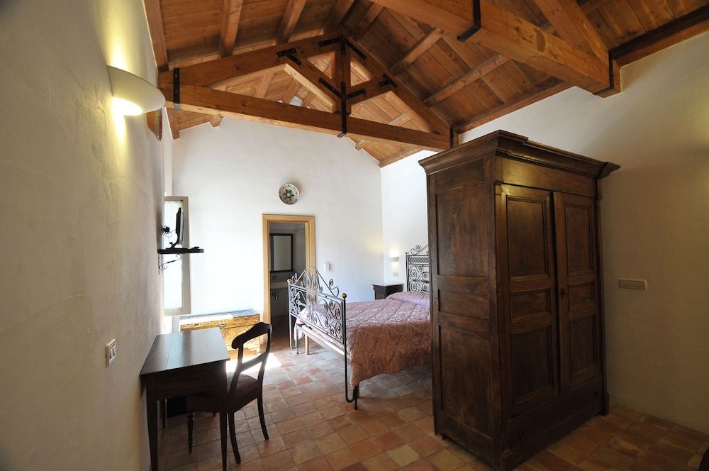 Standard Triple Room, 1 Queen Bed with Sofa bed photo 1
