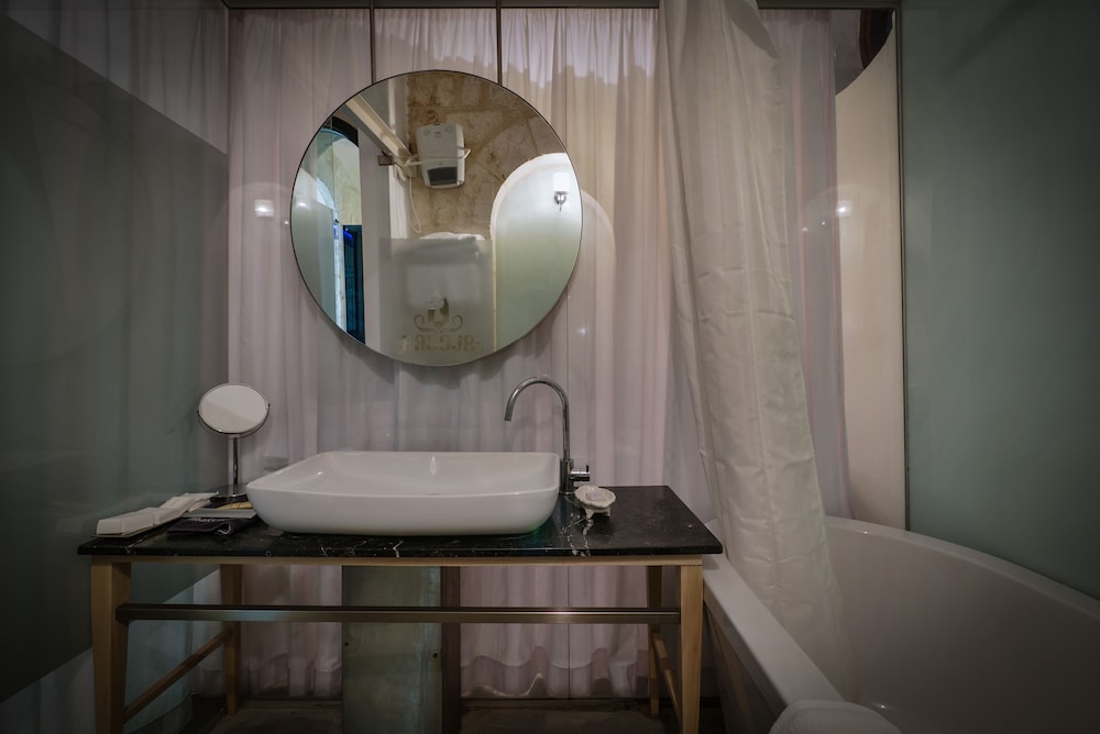 Deluxe Room, Bathtub photo 3