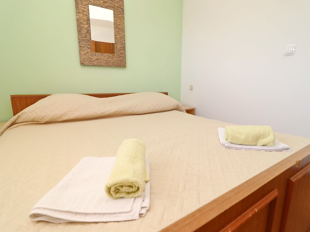 House (Holiday House Parive - One Bedroom Ho)