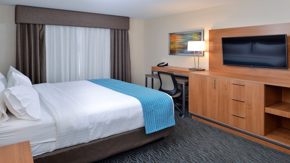 Standard Room, 1 King Bed (Walk-In Shower) photo 2
