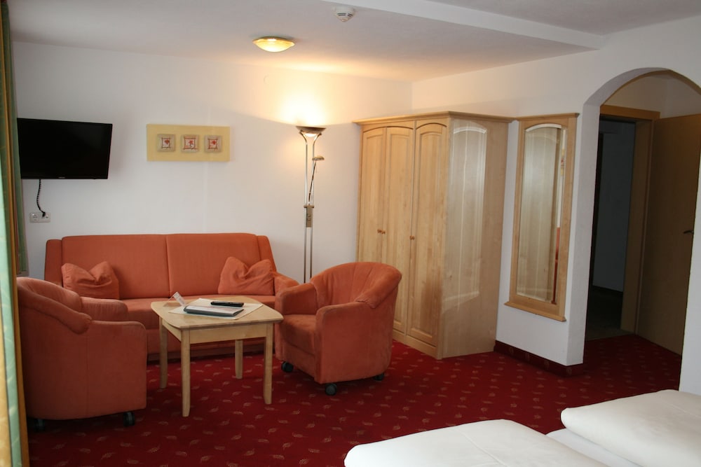 Family Room, Balcony (Hoher Riffler) photo 1