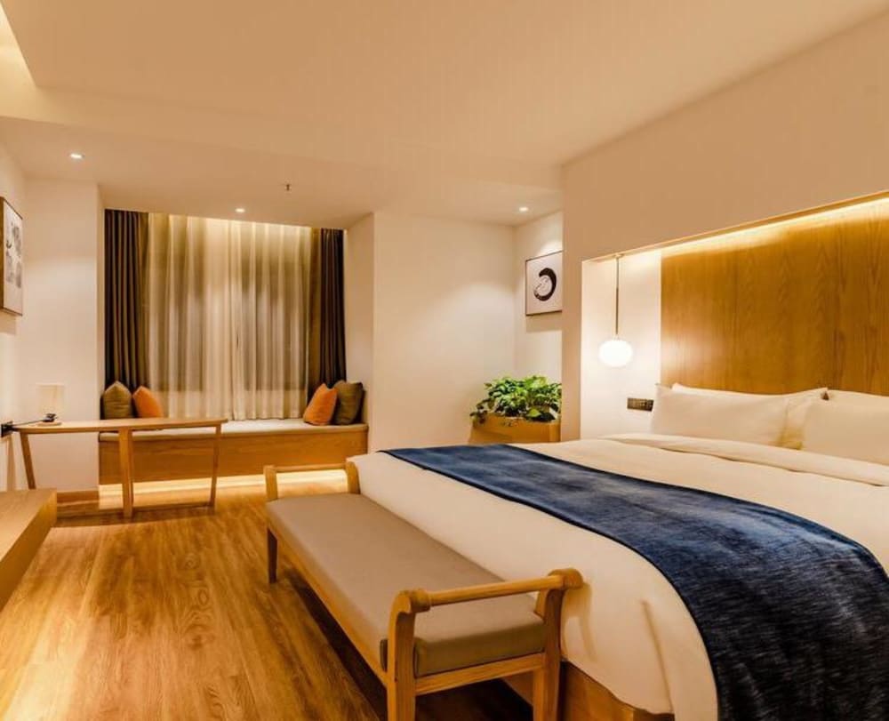 Signature Double Room (Mainland Chinese Citizen Only) photo 1