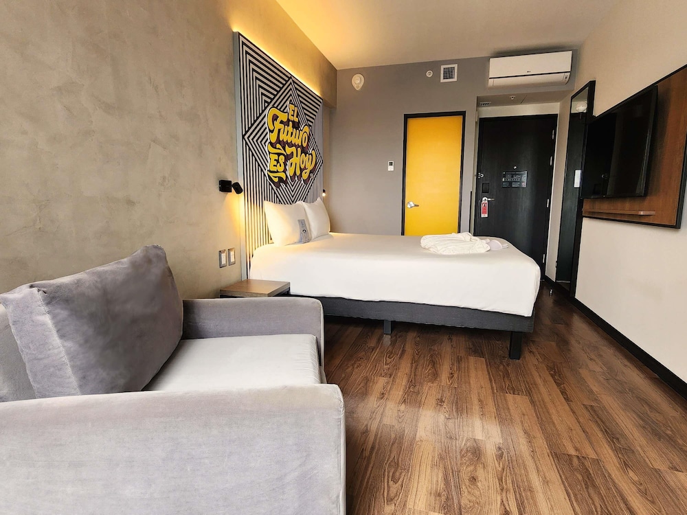 Standard Room, Multiple Beds - Photo 5