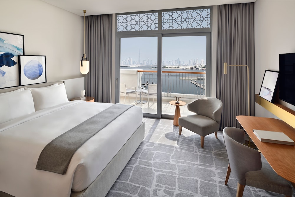 Deluxe Room, 1 King Bed, Balcony, Marina View - Free Shuttle to Dubai Mall & La Mer Beach photo 2