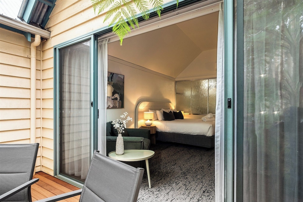 Luxury Spa Suite, Balcony - accessible by 1 flight of stairs photo 2