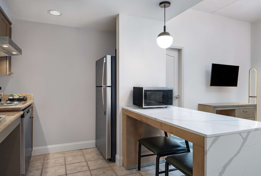 Suite, 2 Queen Beds, Accessible (Hearing) - Photo 4