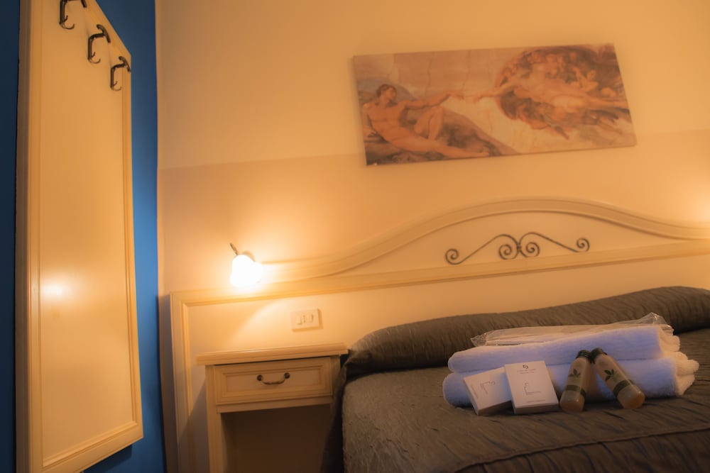 Double or Twin Room, Private Bathroom photo 1