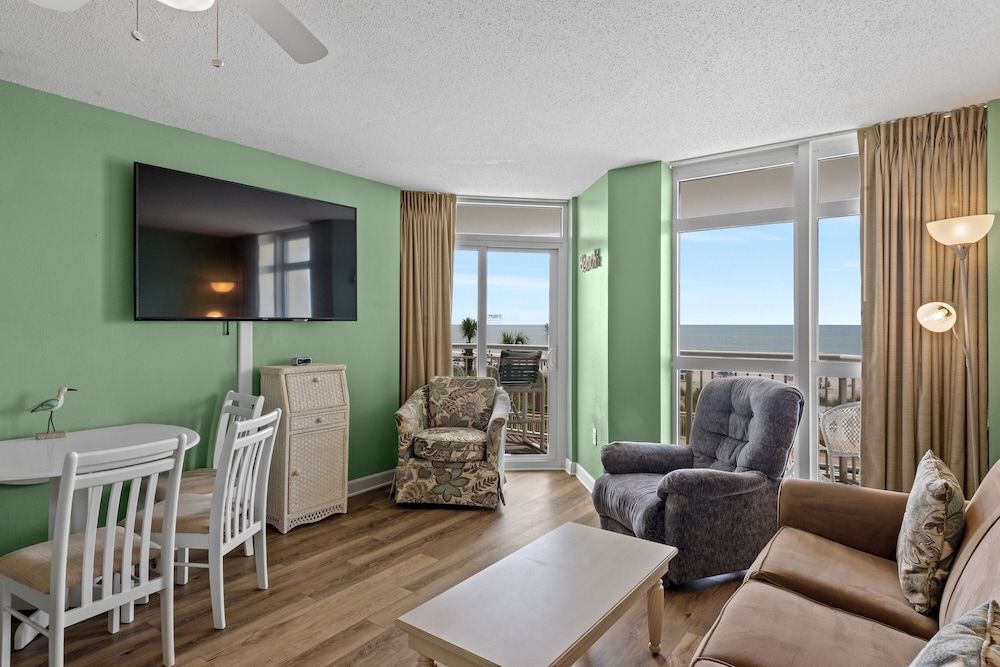 Deluxe Condo, 2 Bedrooms, Ocean View, Oceanfront (233) photo 1
