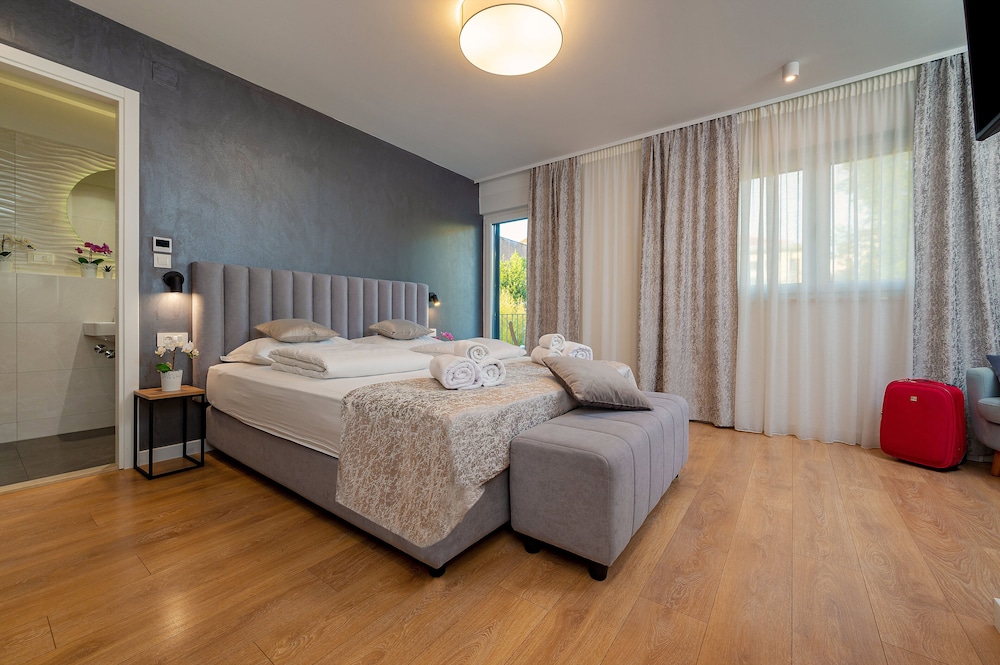 Deluxe Double or Twin Room, Balcony, Garden View