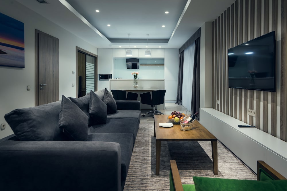 Suite, 1 King Bed, Non Smoking (Wellness Suite) photo 2