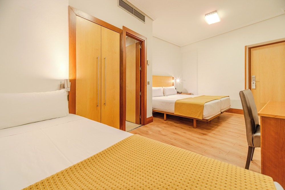 Standard Triple Room - Photo 2