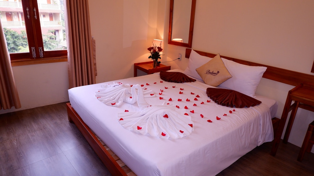 Superior Double Room, 1 King Bed, Garden View photo 3