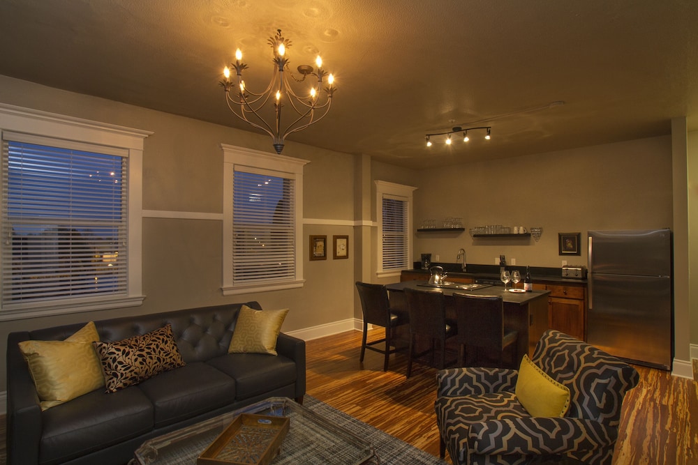 Elite Apartment, 1 King Bed, Non Smoking, Fireplace (11TH) photo 2