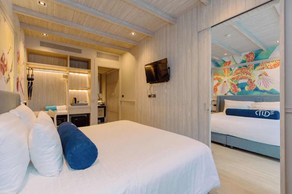 Deluxe Family Room - Photo 3