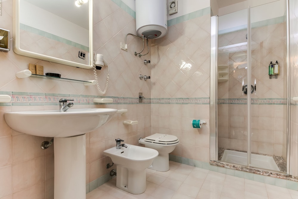 Three-room apartment - Photo 7