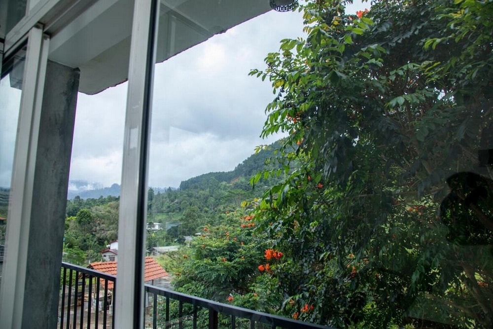 Deluxe Triple Room, 1 Bedroom, Balcony photo 3