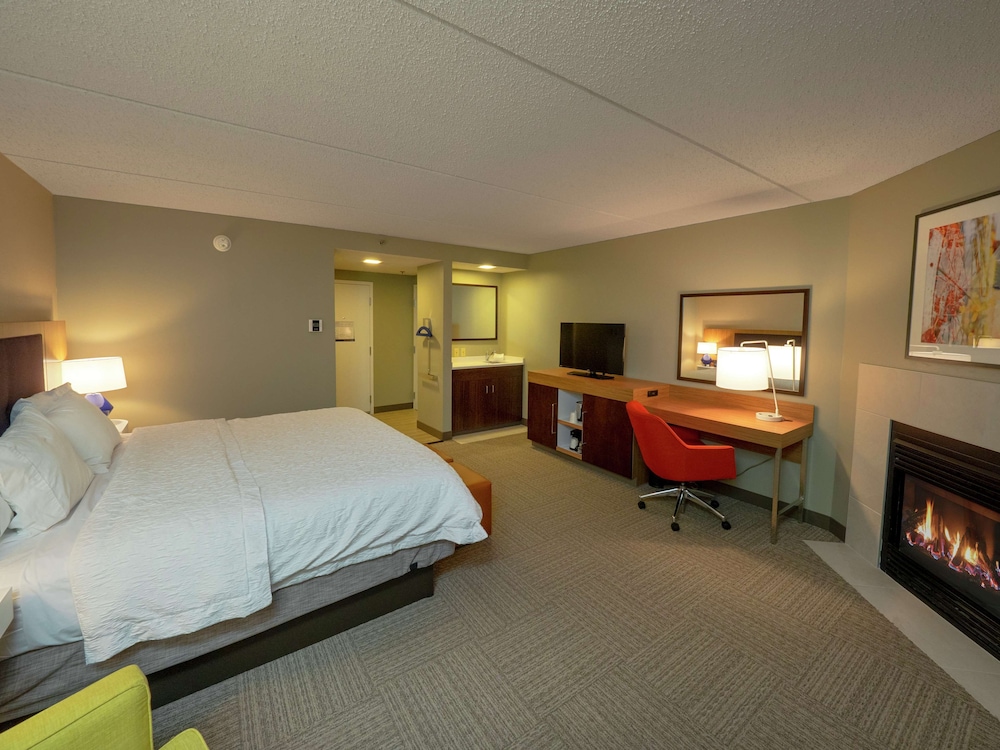 Suite, 1 King Bed, Non Smoking, Fireplace - Photo 1