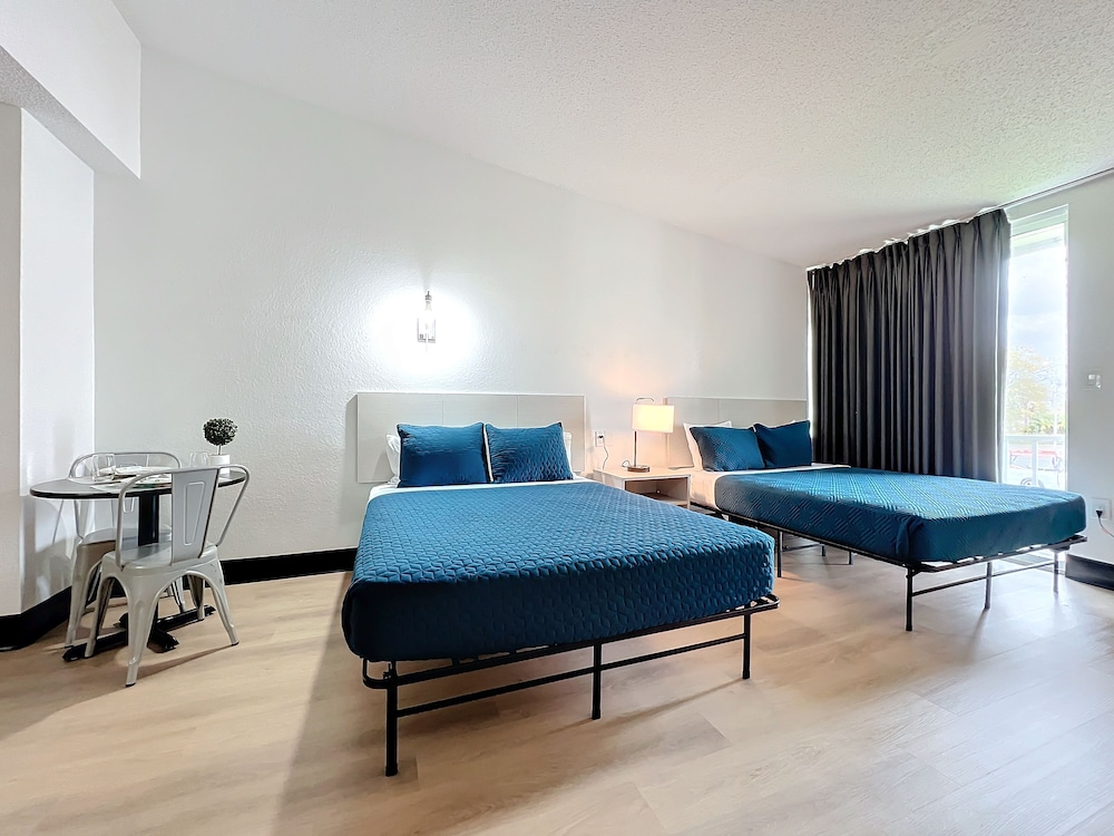 Premium Studio, 2 Double Beds, Non Smoking photo 2