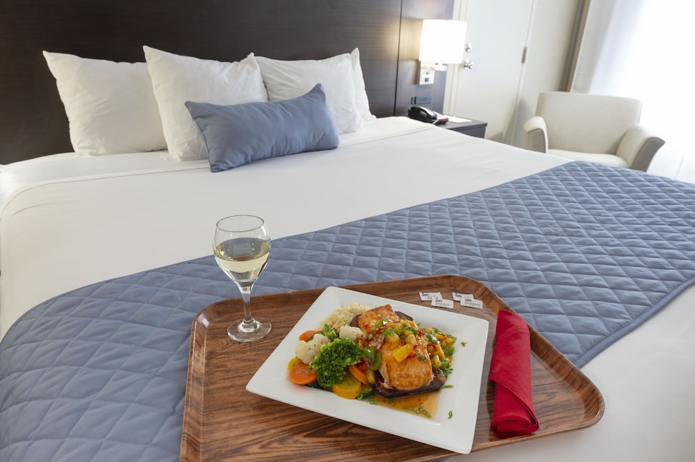 Standard Room, 1 King Bed photo 3