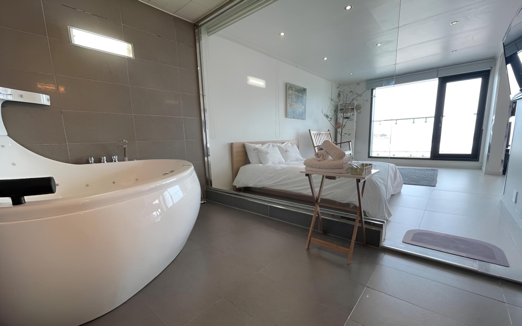 Room (501 Spa Ocean View (Netflix Mini Beam) photo 2
