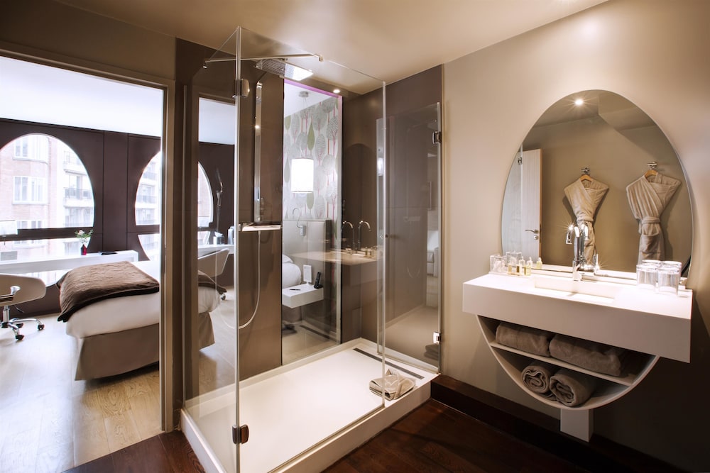 Exclusive Room, 1 King Bed, Non Smoking (Larger Room;with Sofabed) photo 2