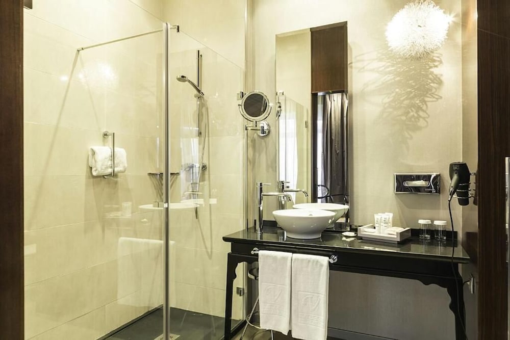 Superior Room, City View - Photo 9