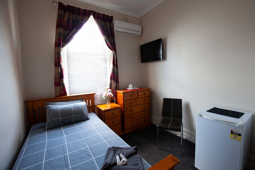 Hotel Single Room Non-Ensuite photo 1