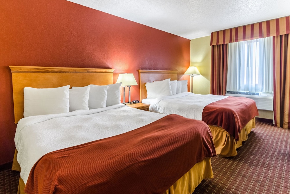 Standard Room, 2 Queen Beds, Smoking - Photo 3