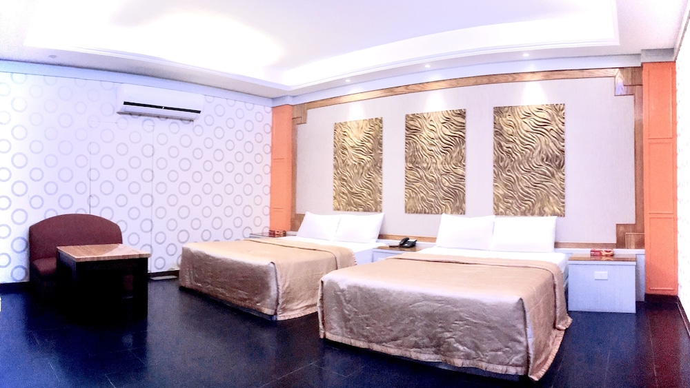 Family Quadruple Room, 2 Queen Beds photo 1