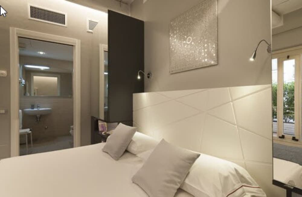 Double Room, 1 Queen Bed, Accessible, Annex Building photo 1