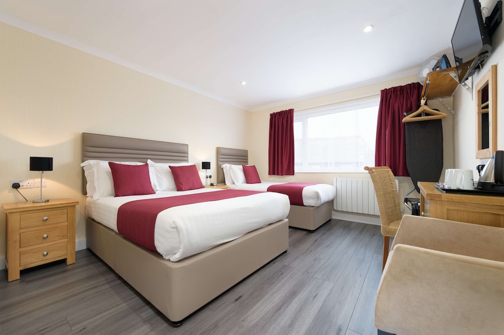Standard Room, Multiple Beds, Non Smoking (Pet Friendly) photo 2