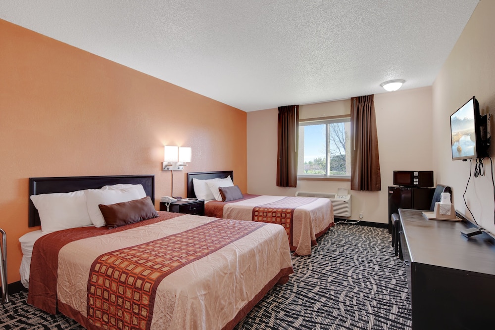 Room, 2 Queen Beds, Non Smoking, Refrigerator & Microwave photo 1