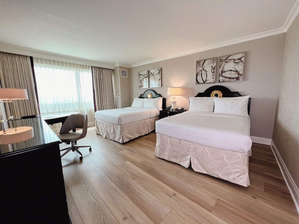 Deluxe Room, 2 Double Beds, Accessible (Hearing Accessible) photo 3