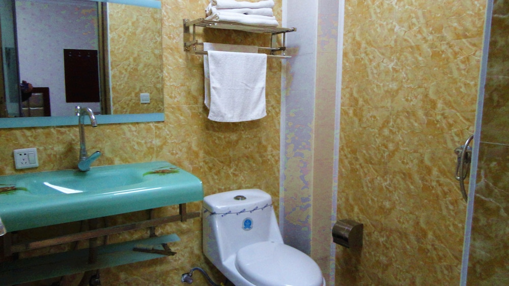 Deluxe Twin Room(Chinese Domestic Guests Only) photo 3